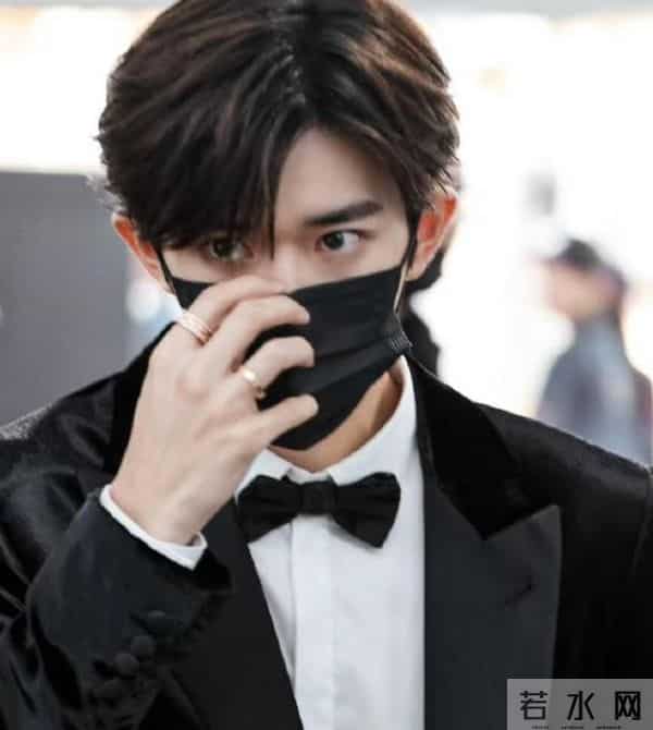 易烊千玺变“妖怪”后，网友饥不择食找代餐，kimi不幸中招