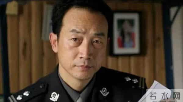 47岁帅气星二代逆袭,父亲曾为他放弃事业,如今他已成父亲的骄傲