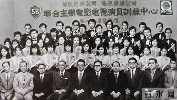 缺钱的港星，抢着来内地景区「捞金」