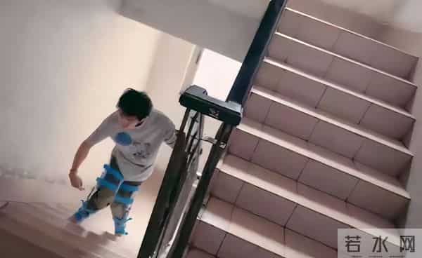 打破天花板仅4天，央视二次点名易烊千玺，让整个演艺圈沉默了