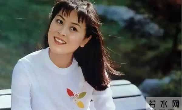 他曾是北影厂第一美男，跟前妻结婚7年无儿无女，如今老的不敢认