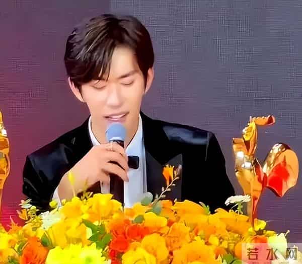 打破天花板仅4天，央视二次点名易烊千玺，让整个演艺圈沉默了