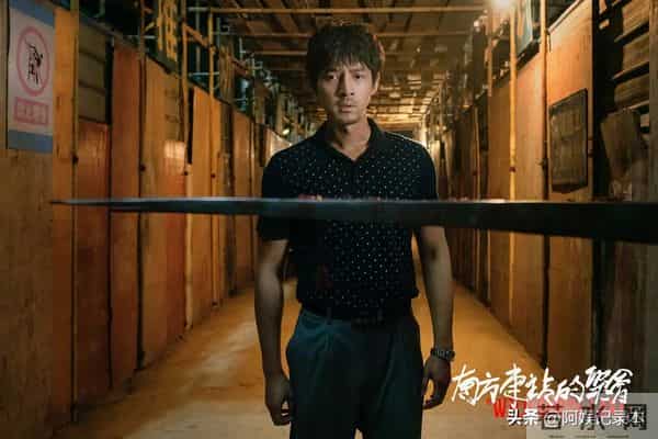 胡歌新电影扑街，路演现场大肚腩抢眼，他如今的处境很尴尬