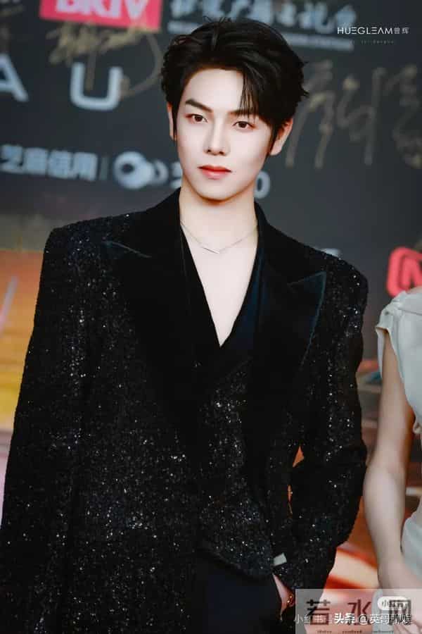 红果人气演员总榜大洗牌，韩雨彤蝉联榜首，王皓祯男演员排第一