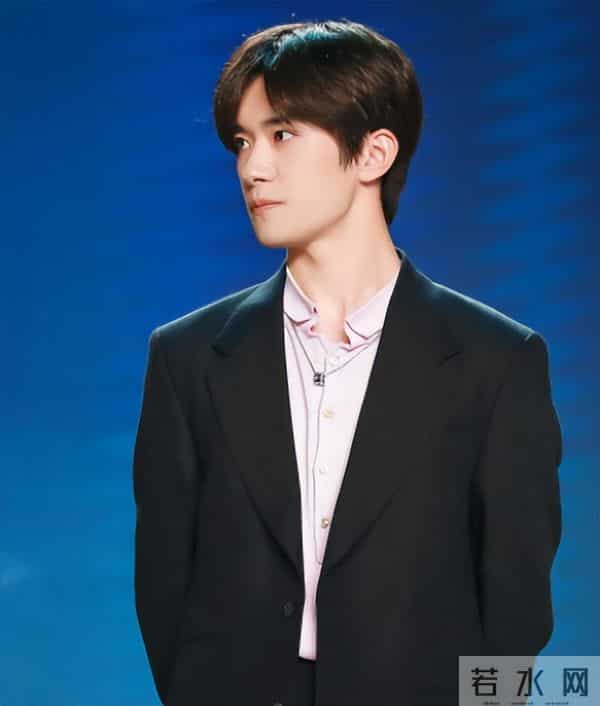 打破天花板仅4天，央视二次点名易烊千玺，让整个演艺圈沉默了