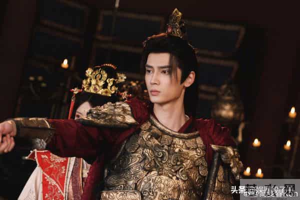 郭宇欣新剧开播即爆！首日热度破12000，强势包揽腾讯四榜冠军