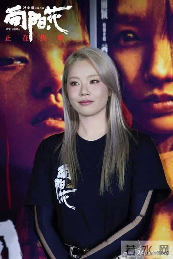 导演也没想到，只是请王菊来演个配角，结果她却把主角的风头抢了