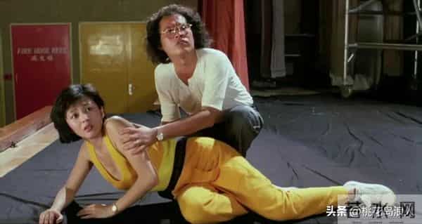 曾志伟或本色出演?直往关之琳怀里钻!