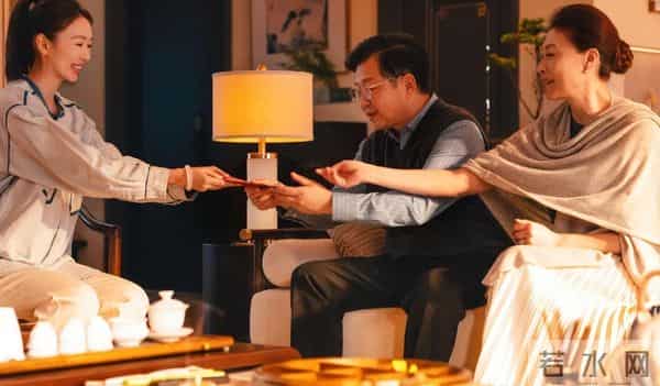 官方媒体犀利点评《四喜》，除童瑶、许娣表演不足外