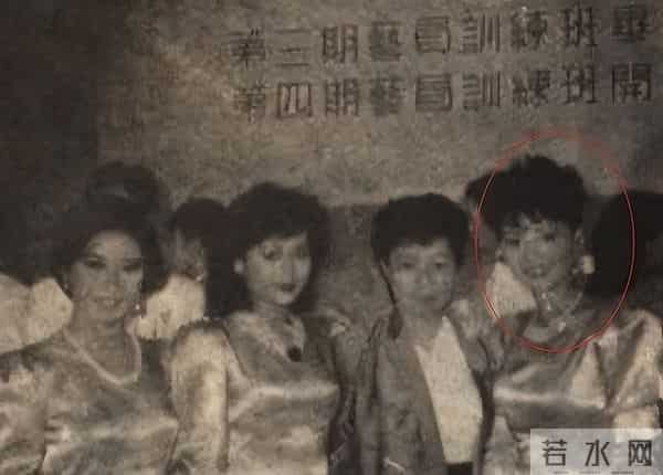 她是香港第一波霸，与男友同居26年，现在变成这个样子