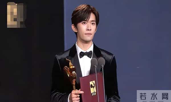 打破天花板仅4天，央视二次点名易烊千玺，让整个演艺圈沉默了