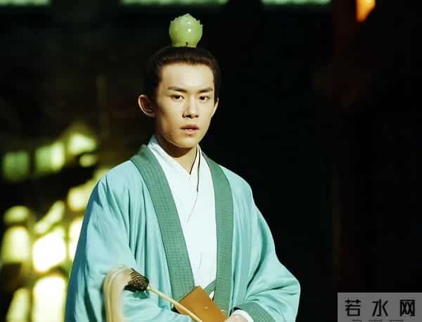 连央视新闻都发声了，张艺谋没有说错，易烊千玺走上人生另一条路