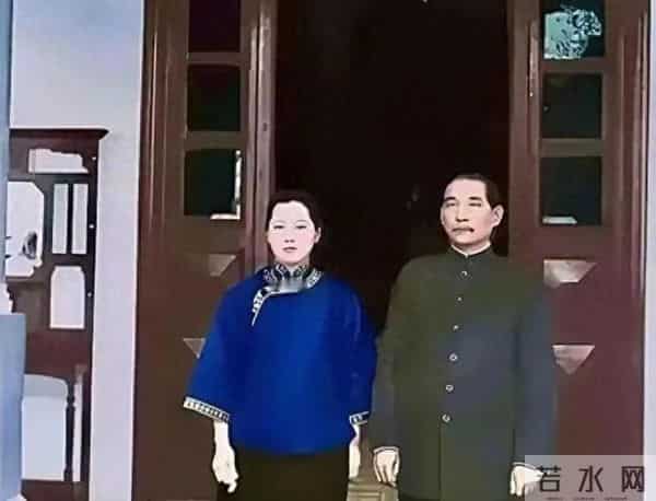 这是30岁的宋庆龄和丈夫孙中山的真实样子，可不是演员演出来的。