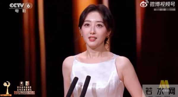 厦门这一夜，28岁关晓彤被35岁蒋梦婕秒了，才知清爽和油腻的区别