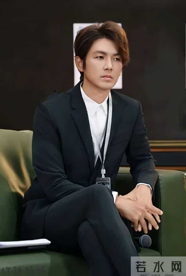 追剧党疯蹲！秦岚钟汉良《亦舞之城》11月底优酷开三角恋甜虐戳心