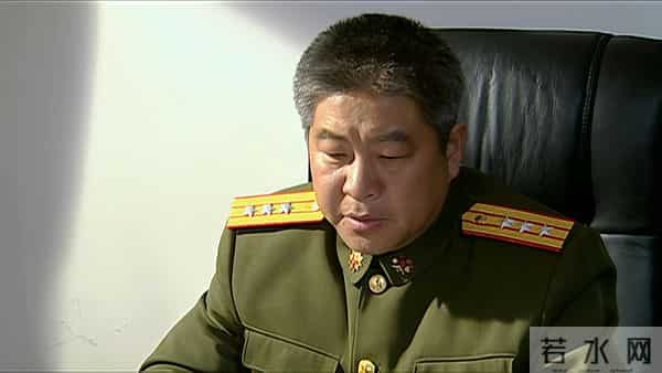 《士兵突击》702团的团长和A大队的铁路，谁的权力更大一些？