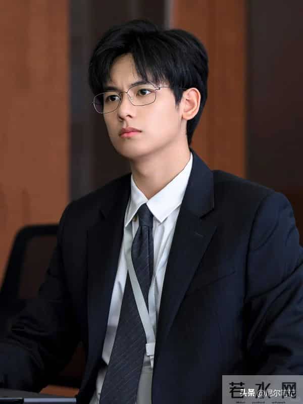 央视开播!24集都市职场剧来袭,看完阵容之后,我想说:此剧要爆