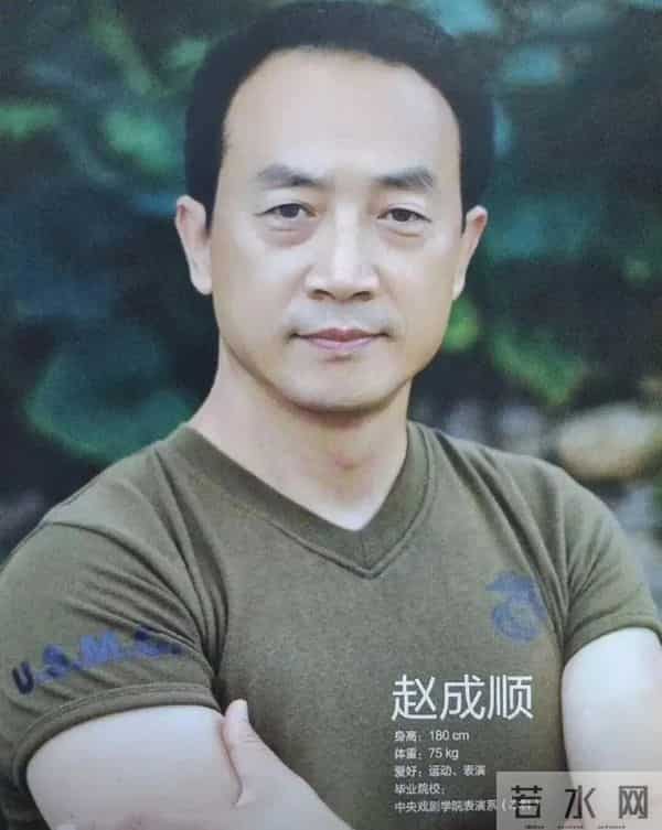 47岁帅气星二代逆袭,父亲曾为他放弃事业,如今他已成父亲的骄傲