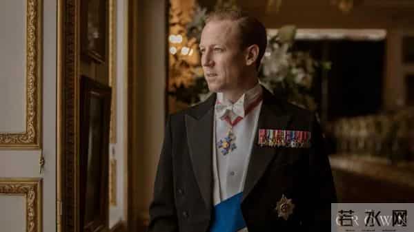 褪去神性见人性，《王冠》揭露英国皇室真实日常