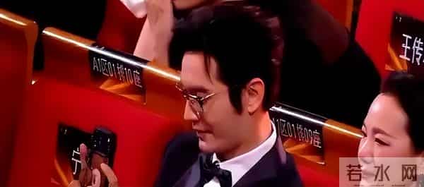 打破天花板仅4天，央视二次点名易烊千玺，让整个演艺圈沉默了