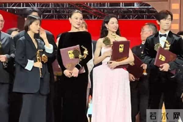 这次，金鸡奖被扒了个底朝天，冯小刚出气了，张艺谋打脸了