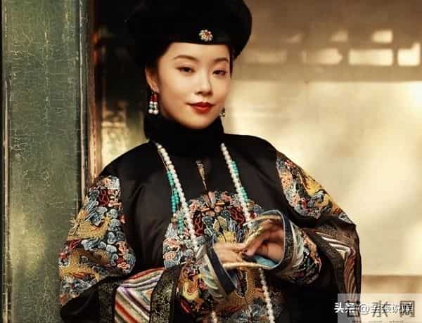 导演也没想到，只是请王菊来演个配角，结果她却把主角的风头抢了