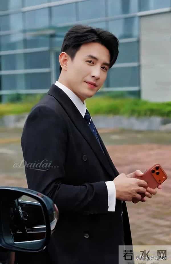 红果人气演员总榜大洗牌，韩雨彤蝉联榜首，王皓祯男演员排第一