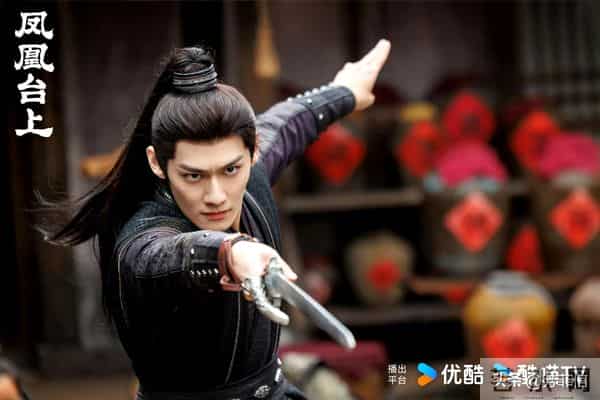 《凤凰台上》：江山美人都要的男主，遇上困在楚门世界的女主