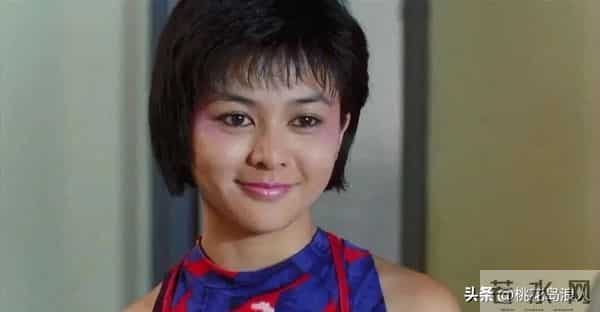 曾志伟或本色出演?直往关之琳怀里钻!