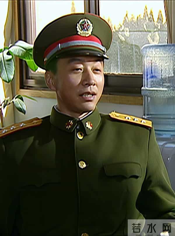 《士兵突击》702团的团长和A大队的铁路，谁的权力更大一些？