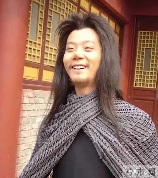 他是娱乐圈最惨影帝，科班出身却相貌平平，今靠《唐诡》二次翻红