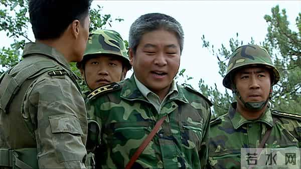 《士兵突击》702团的团长和A大队的铁路，谁的权力更大一些？