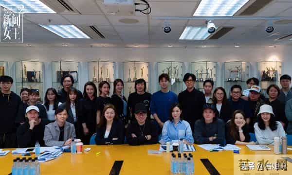 《新闻女王2》出彩的角色很多，配角演技也不错，44岁的他很突出