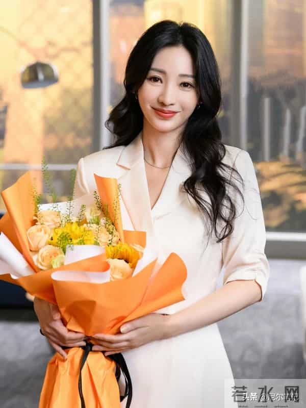 央视开播!24集都市职场剧来袭,看完阵容之后,我想说:此剧要爆