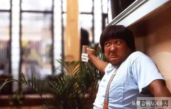 曾志伟或本色出演?直往关之琳怀里钻!