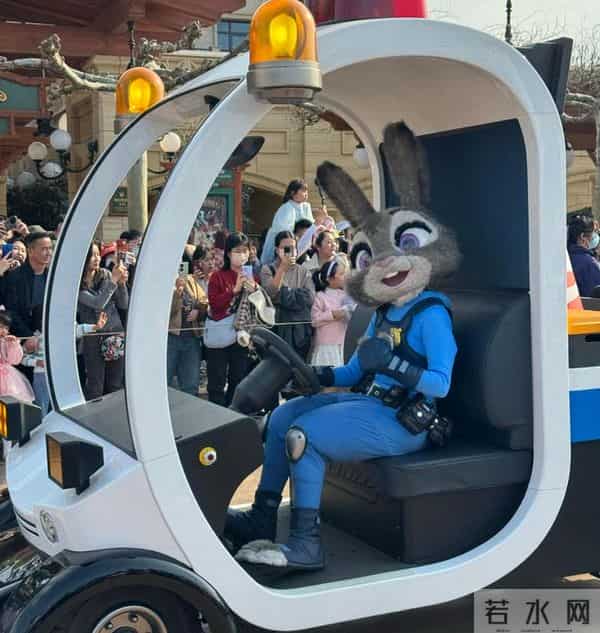 明星抢饭吃？好莱坞顶流，这次在中国遇到麻烦了