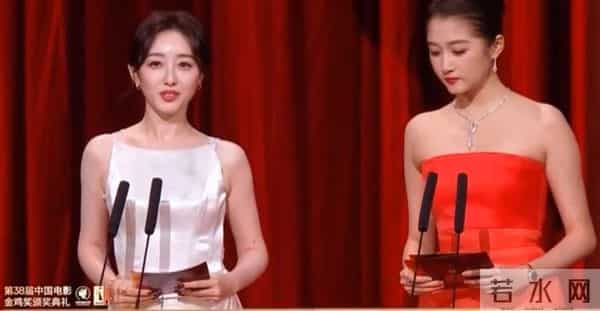 厦门这一夜，28岁关晓彤被35岁蒋梦婕秒了，才知清爽和油腻的区别