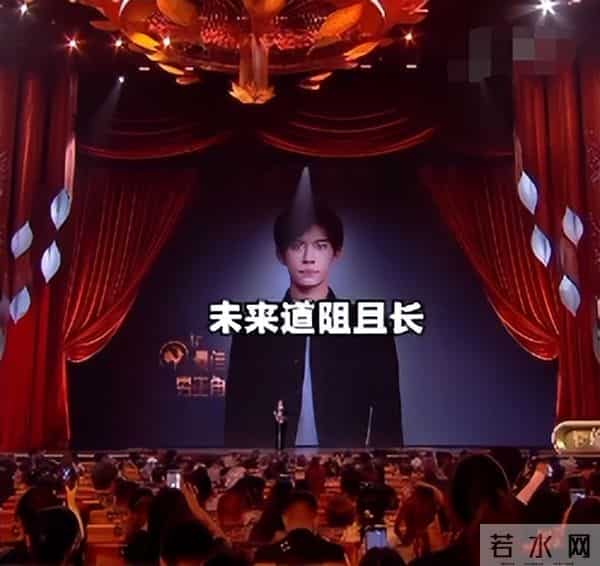 打破天花板仅4天，央视二次点名易烊千玺，让整个演艺圈沉默了