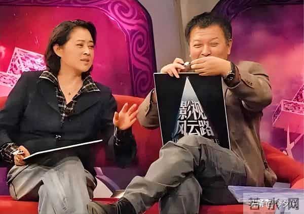 倪萍也没想到,三婚丈夫杨亚洲,凭《沉默的荣耀》给全家争光了!