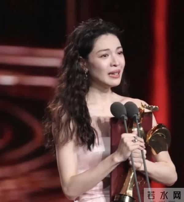 这次，金鸡奖被扒了个底朝天，冯小刚出气了，张艺谋打脸了