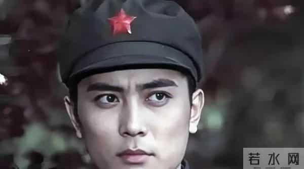 他曾是北影厂第一美男，跟前妻结婚7年无儿无女，如今老的不敢认