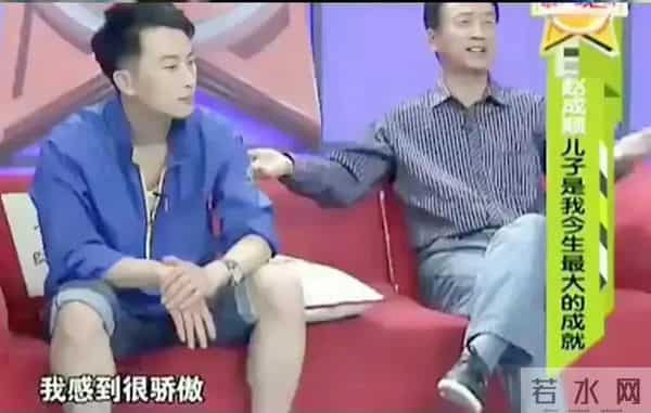 47岁帅气星二代逆袭,父亲曾为他放弃事业,如今他已成父亲的骄傲