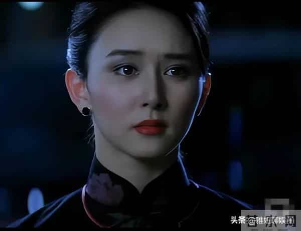 胡静在港片《千杯不醉》的剧中造型好美