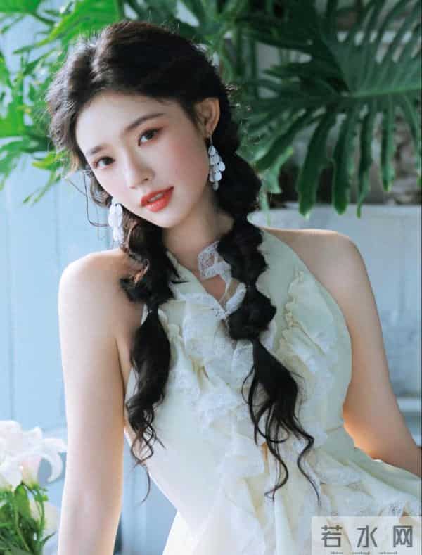 杨紫三部作品挤进2025年视听精品晚会，档期排不开粉丝心碎了