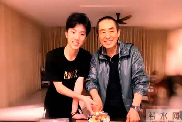 关系藏不住了？被扒个底朝天的张艺谋，险些晚节不保