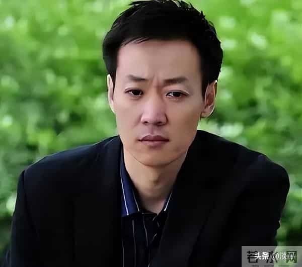 李乃文也没想到，朱媛媛离世仅半年，辛柏青已经走上了另一条路