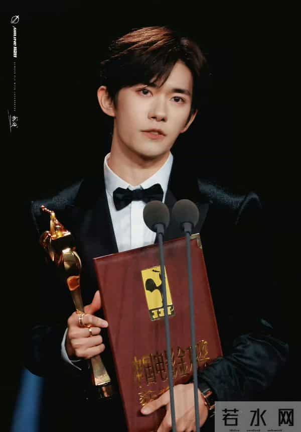 电影《狂野时代》点映及预售总票房突破1亿，易烊千玺势不可挡