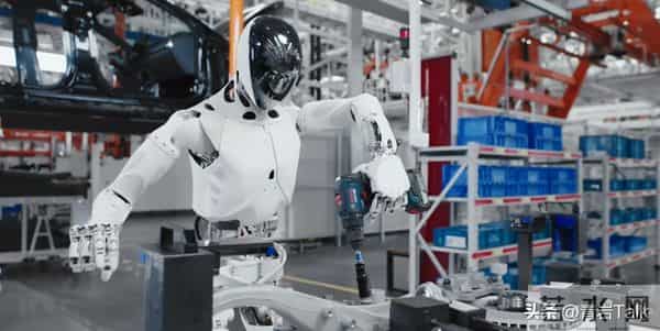 实体特效封神！《弗兰肯斯坦》热映，小鹏机器人戳中人类深层恐惧