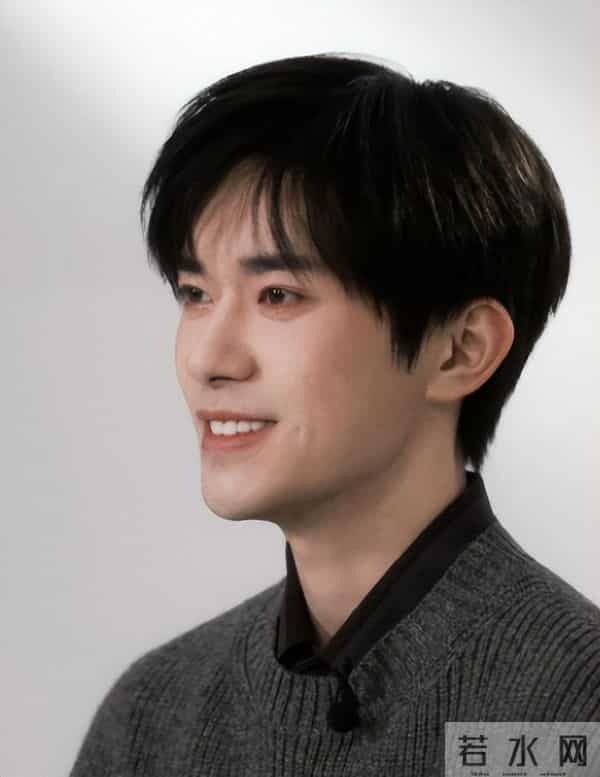 打破天花板仅4天，央视二次点名易烊千玺，让整个演艺圈沉默了