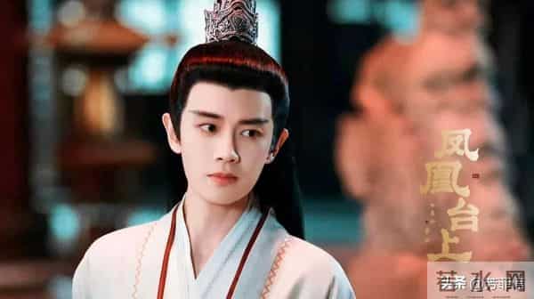 《凤凰台上》：江山美人都要的男主，遇上困在楚门世界的女主